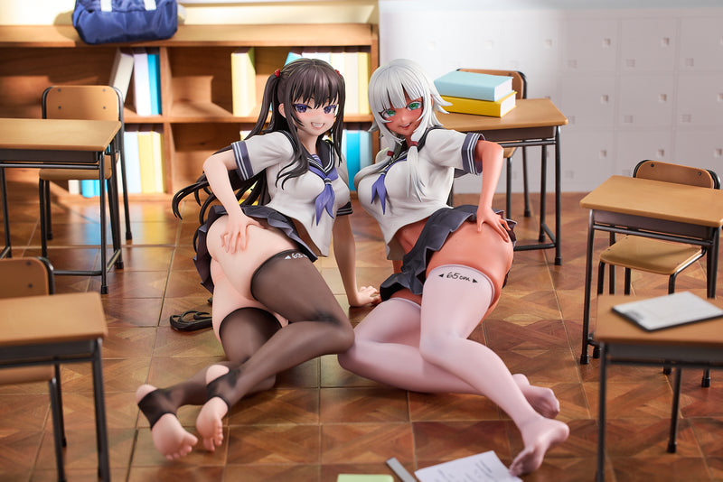 World Where the Thickness of a Girl's Thighs is Equal to Her Social Status PURE Raura Aiza & Iroha Shishikura
