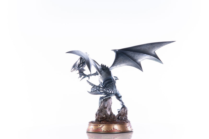 YU-GI-OH! First 4 Figures BLUE-EYES WHITE DRAGON (EXCLUSIVE SILVER EDITION)