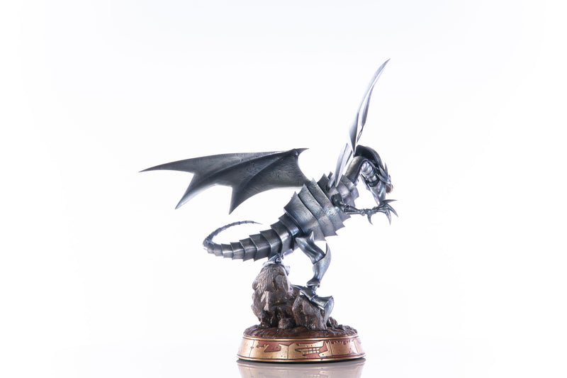 YU-GI-OH! First 4 Figures BLUE-EYES WHITE DRAGON (EXCLUSIVE SILVER EDITION)