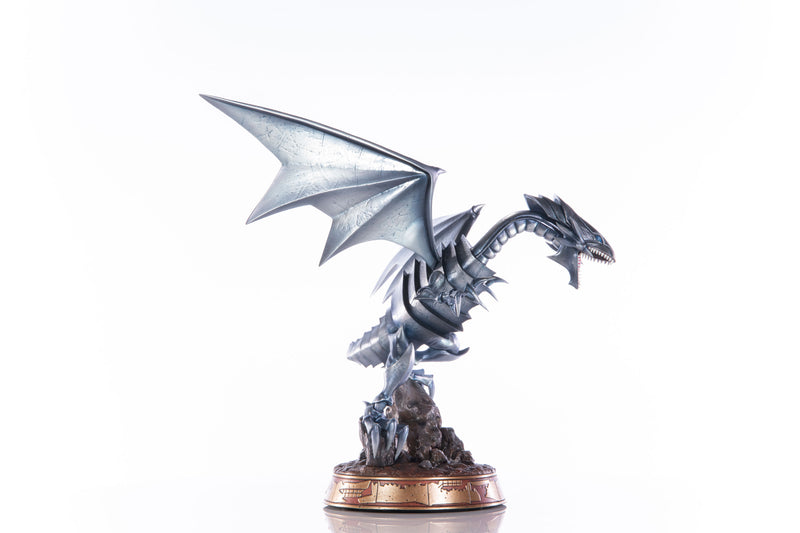 YU-GI-OH! First 4 Figures BLUE-EYES WHITE DRAGON (EXCLUSIVE SILVER EDITION)