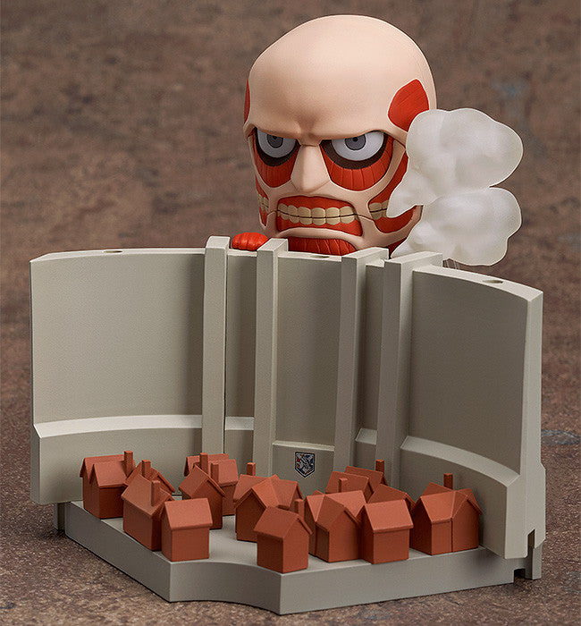 360 Attack on Titan Nendoroid Colossal Titan & Attack on Titan Playse