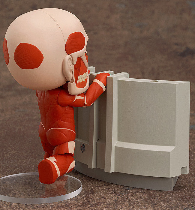 360 Attack on Titan Nendoroid Colossal Titan & Attack on Titan Playse