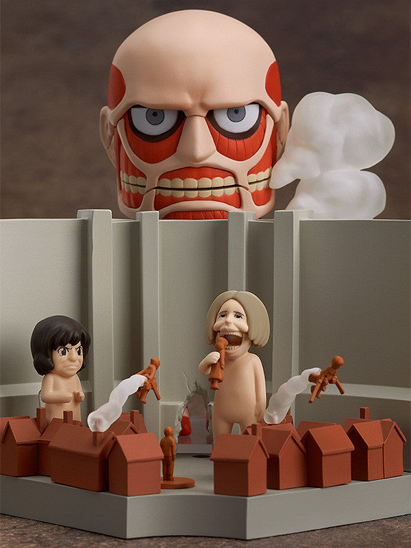 360 Attack on Titan Nendoroid Colossal Titan & Attack on Titan Playse