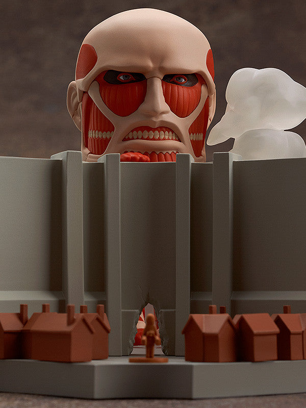 360 Attack on Titan Nendoroid Colossal Titan & Attack on Titan Playse